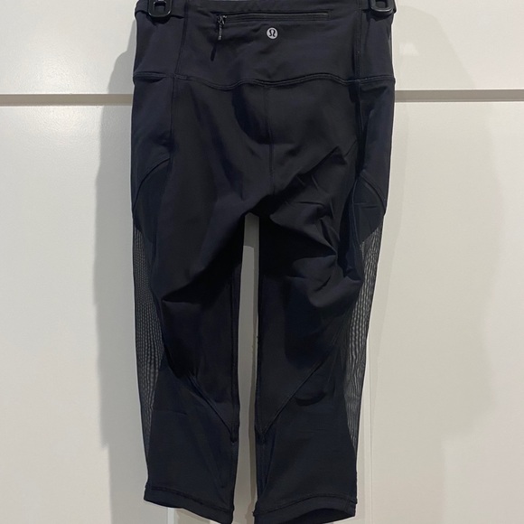 Lululemon crop leggings - Picture 2 of 3